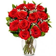 Gorgeous Red Roses Bunch in a Glass Vase